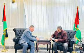 رئيس البلدية يوقع اتفاقية تعاون مع أشغال الخليل