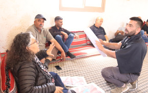 البلدية تشارك أهالي "غوين" في جلسة توثيقية لضبط انتهاكات المستعمرين وتخريبهم