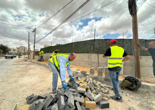 استمرار العمل في مشروع أرصفة "أم النوار"