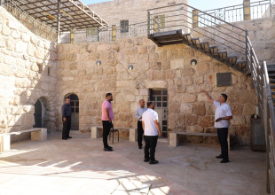 السياحة والآثار تبحث مع البلدية موقع إنشاء متحف وطني ومكتب للوزارة بالسموع