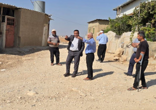 رئيس البلدية يطّلع على معاناة أهالي خلة انياص