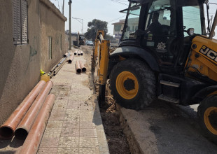 البلدية تشرع بتنفيذ أعمال تصريف مياه في شارع البنية &ndash; مراح الحطاب