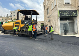 تعبيد شارعيْ واد اجحيش ووسط البلد
