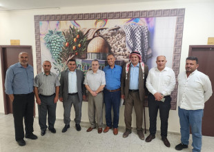 رئيس البلدية يهنئ مدير عام الداخلية الجديد في جنوب الخليل