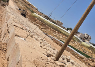 البلدية  تستكمل أعمال شق طريق بطول 500م