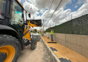 استمرار العمل في مشروع أرصفة "أم النوار"