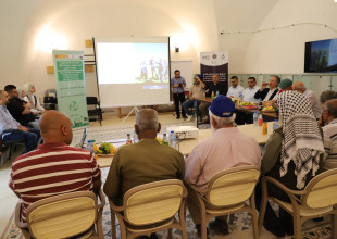 القنصل الإسباني ومعهد أريج يزوران جمعية السموع التعاونية الزراعية ويطّلعان على مشاريع الاقتصاد الدائري والشراكة التنموية