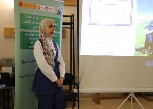 القنصل الإسباني ومعهد أريج يزوران جمعية السموع التعاونية الزراعية ويطّلعان على مشاريع الاقتصاد الدائري والشراكة التنموية