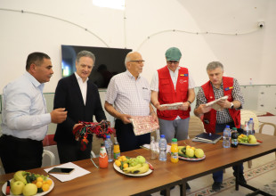 القنصل الإسباني ومعهد أريج يزوران جمعية السموع التعاونية الزراعية ويطّلعان على مشاريع الاقتصاد الدائري والشراكة التنموية