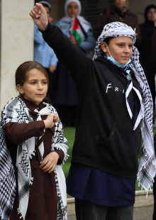 البلدية تشارك في حملة تخضير بلادي بمدرسة شهداء السموع