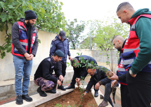 البلدية تشارك في حملة تخضير بلادي بمدرسة شهداء السموع