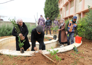 البلدية تشارك في حملة تخضير بلادي بمدرسة شهداء السموع