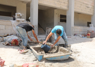 وفد من وزارة التربية والتعليم يتفقد مشروع تشطيب مدرسة كمال عدوان الأساسية