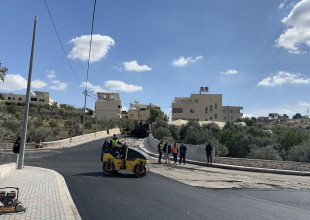 تعبيد شارع مفرق أم غانم