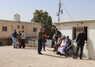 البلدية تشارك أهالي "غوين" في جلسة توثيقية لضبط انتهاكات المستعمرين وتخريبهم