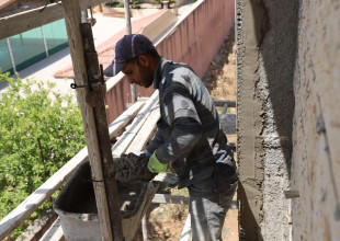 وفد من وزارة التربية والتعليم يتفقد مشروع تشطيب مدرسة كمال عدوان الأساسية