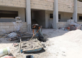 وفد من وزارة التربية والتعليم يتفقد مشروع تشطيب مدرسة كمال عدوان الأساسية