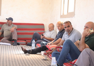البلدية تشارك أهالي "غوين" في جلسة توثيقية لضبط انتهاكات المستعمرين وتخريبهم