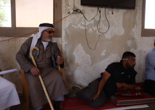 البلدية تشارك أهالي "غوين" في جلسة توثيقية لضبط انتهاكات المستعمرين وتخريبهم
