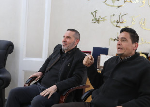 البلدية تستضيف اجتماعًا لمناقشة وتقييم الوضع الأكاديمي والتربوي