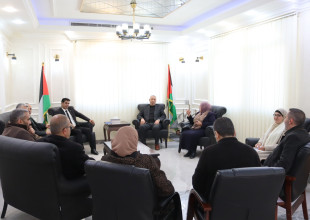 البلدية تستضيف اجتماعًا لمناقشة وتقييم الوضع الأكاديمي والتربوي