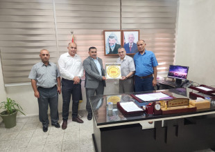 رئيس البلدية يهنئ مدير عام الداخلية الجديد في جنوب الخليل