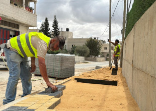 استمرار العمل في مشروع أرصفة "أم النوار"