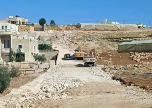 البلدية  تستكمل أعمال شق طريق بطول 500م