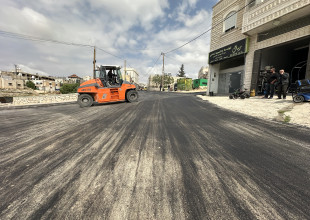 تعبيد شارعيْ واد اجحيش ووسط البلد