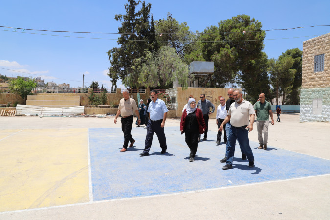 بحضور رئيس البلدية| التربية والتعليم تتفقد مشروع مدرسة البخاري والأعمال الخارجية