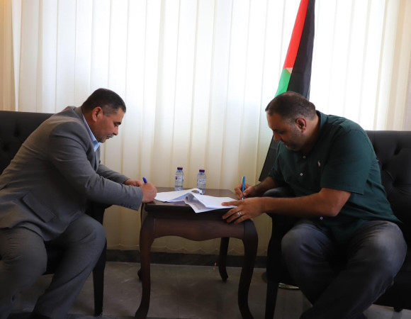 البلدية توقع اتفاقية تطوير البنية التحتية للإنترنت في السموع