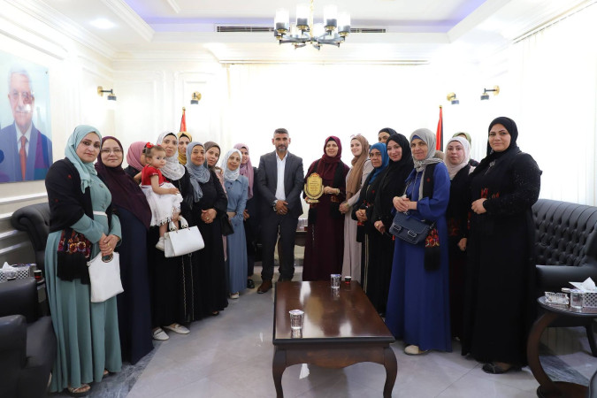 جمعية سيدات السموع تبحث مع البلدية سبل التعاون والتنمية