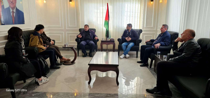 البلدية تستقبل وفداً يابانياً ضمن مشروع "تحسين جودة العلوم في المدارس"