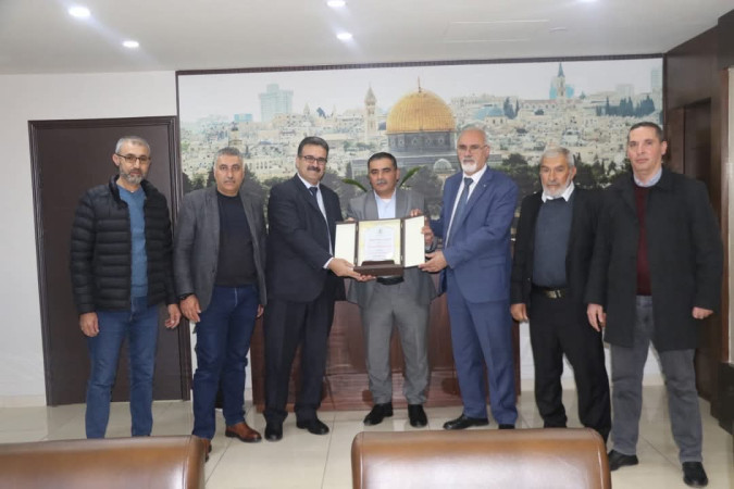 البلدية تعرض على وزير الزراعة احتياجات المنطقة الزراعية