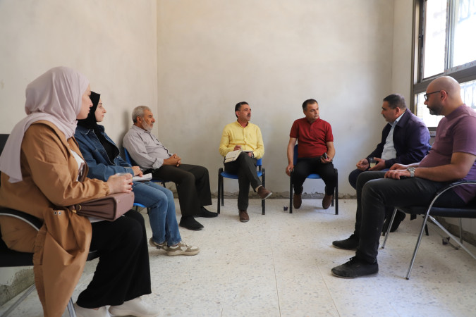 وفد من وزارة التربية والتعليم يتفقد مشروع تشطيب مدرسة كمال عدوان الأساسية