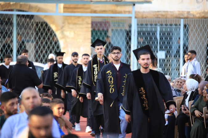 السموع تنتصر للفرح.. وتُتَوِّجُ ناجحي الثانوية العامة رغم الوجع