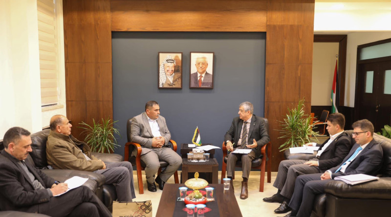 رئيس البلدية يلتقي معالي وزير الأشغال العامة والإسكان